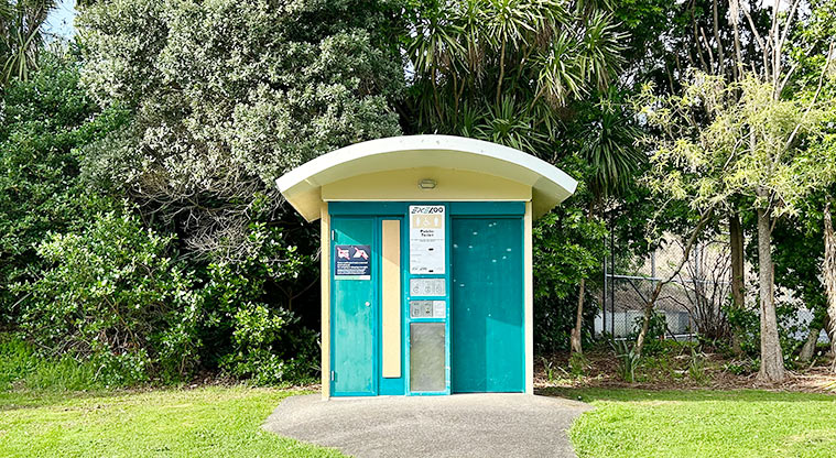 Dudding Park Sportsfield - Toilets by the car park.