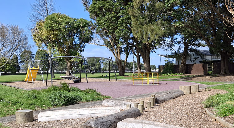 Eastdale Reserve - Stepping logs and posts with the rest of the playground in the background.
