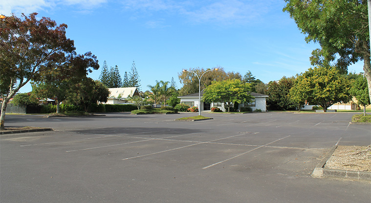 Edith Hopper Park - Large car park. Photo credit: M Loubser.