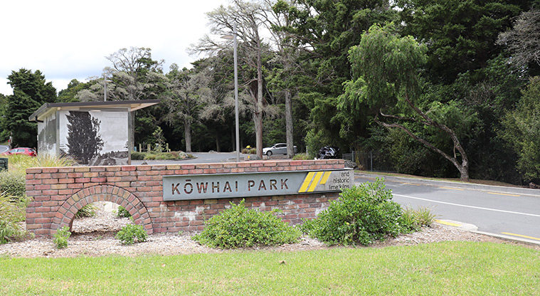 Kōwhai Park - Vehicle entrance to Kōwhai Park with toilet block in background.