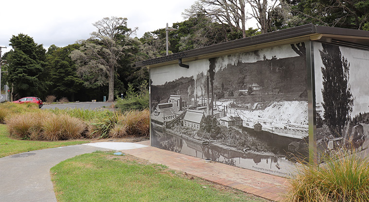 Kōwhai Park - Toilet block with a painted mural on the wall.