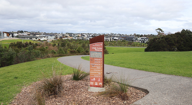 Leigh Auton Reserve - One of the directional signs showing how to get to the different parks and walkways. Photo credit: S Hulse.