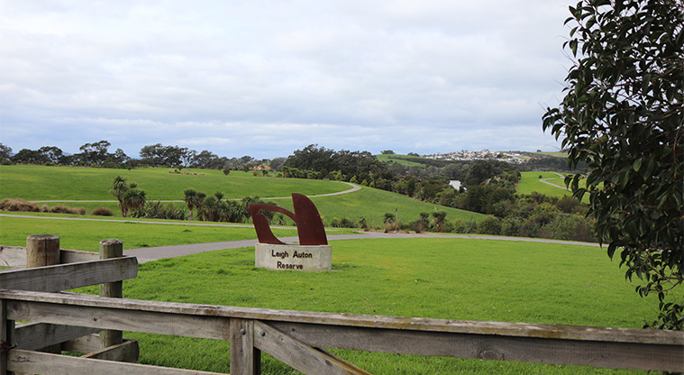 Leigh Auton Reserve - Gates and the sign for the reserve from the Second View Avenue entrance. Photo credit: S Hulse.