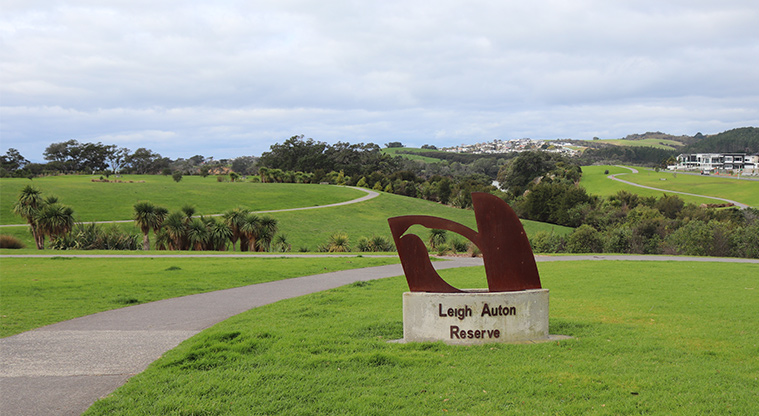 Leigh Auton Reserve - Large concrete and metal reserve sign just inside the Second View Avenue entrance. Photo credit: S Hulse.