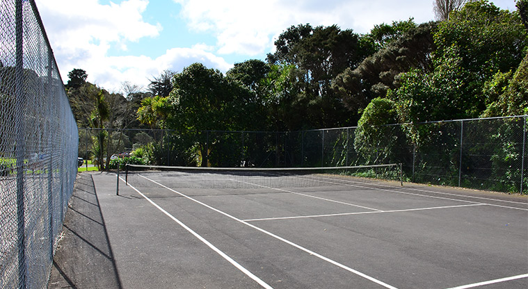 Wai Manawa / Little Shoal Bay Reserve - Tennis courts. Photo credit: Aleksandar Ćirilović.