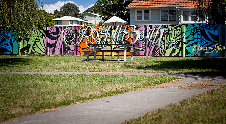 Molley Green Reserve: Picnic table with Roskill South mural on the fence in the background. Photo credit: Jay Farnworth.