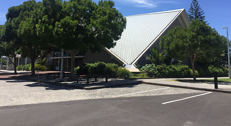Mt Albert War Memorial Park – The Mount Albert War Memorial Hall next to the car park.