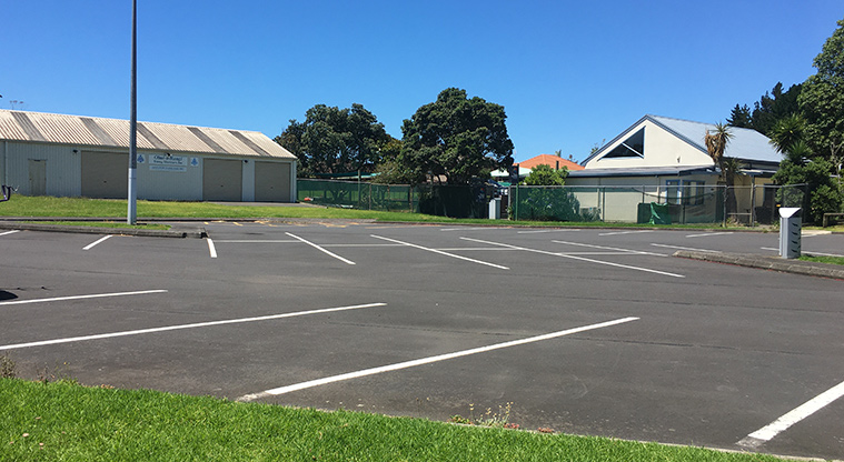 Ōhuiarangi / Pigeon Mountain - Part of the large car park.