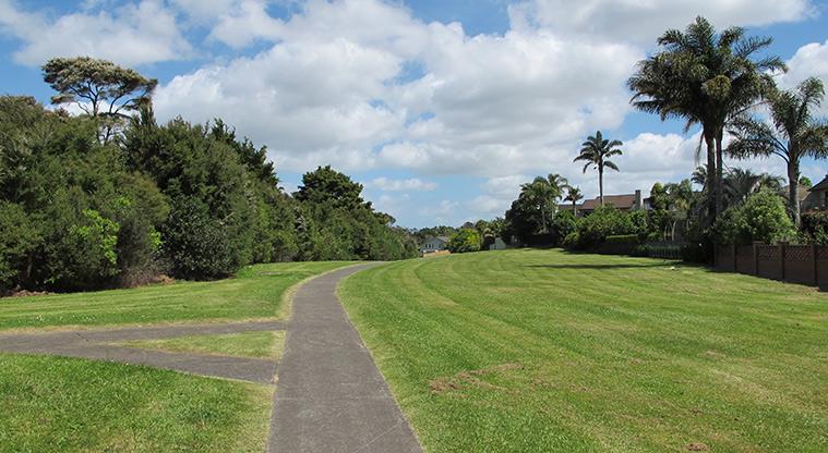Albany Village Path - Path through The Landing reserve.