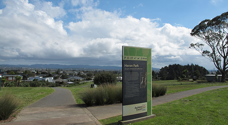 Heron Park Path - Path access from Great North Road.