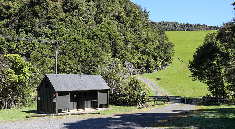 Hūnua Suspension Bridge Path - Public toilet close to the dam.
