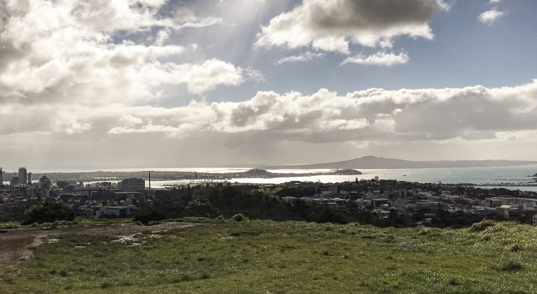 Maungawhau / Mt Eden Path - Great views of the Hauraki Gulf and other maunga from the crater rim.