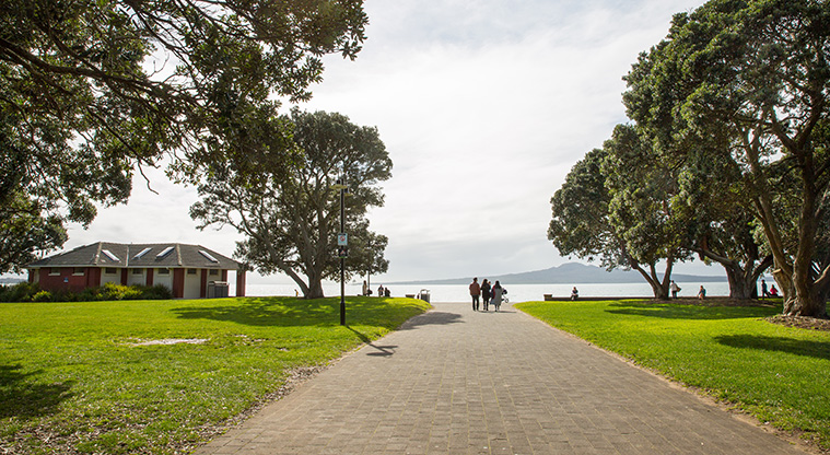 Mission Bay to Wynyard Quarter Path - The path starts at Selwyn Reserve (Mission Bay).