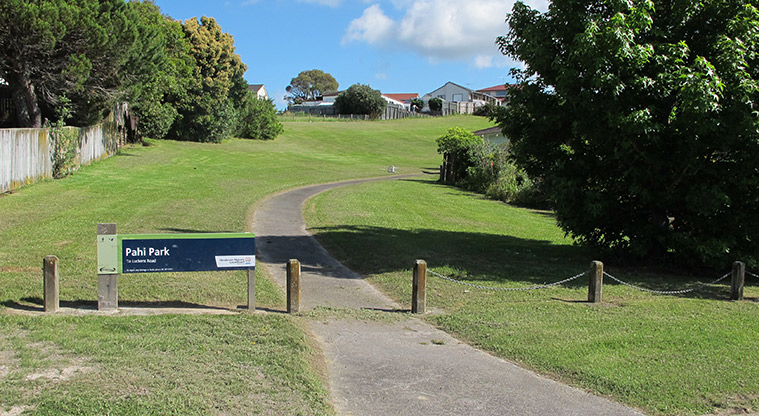 Moire Park Path - Enter into Pahi Park.