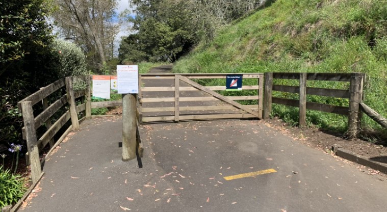 Ōtāhuhu / Mt Richmond Path - Entrance to the path.