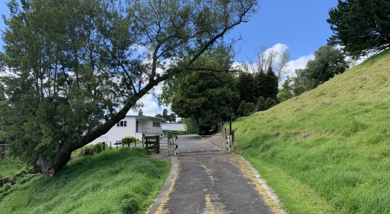 Ōtāhuhu / Mt Richmond Path - Path approaching the Ōtāhuhu Rovers Rugby League Football Club.