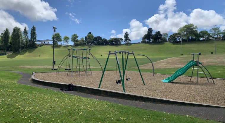 Ōtāhuhu / Mt Richmond Path - Children’s playground at Ben Henham Park.