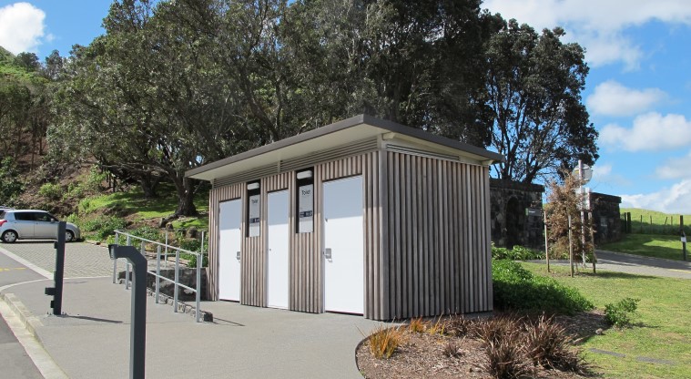 Maungarei / Mt Wellington Path – Public toilets adjacent to the path entrance.