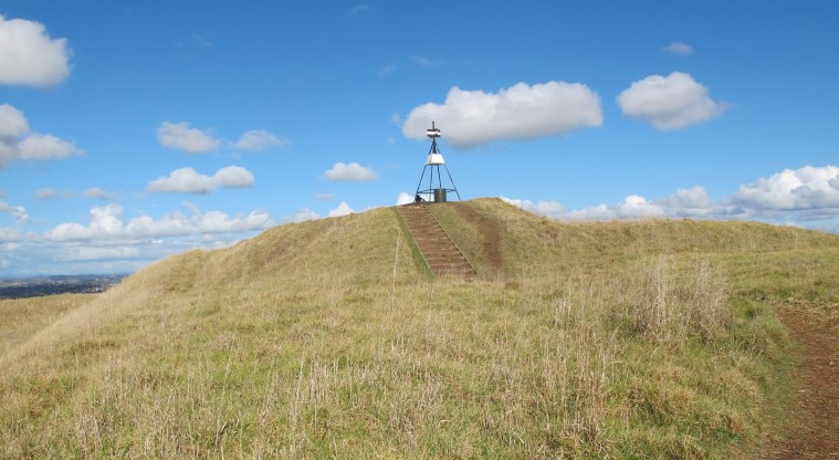 Maungarei / Mt Wellington Path – View to the tihi.