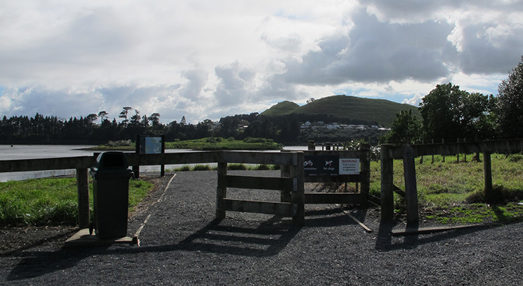 Māngere Lagoon Path - Start of the path from Creamery Road carpark.