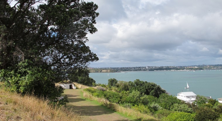 Maungaukia / North Head Path – Views over the Waitematā Harbour.