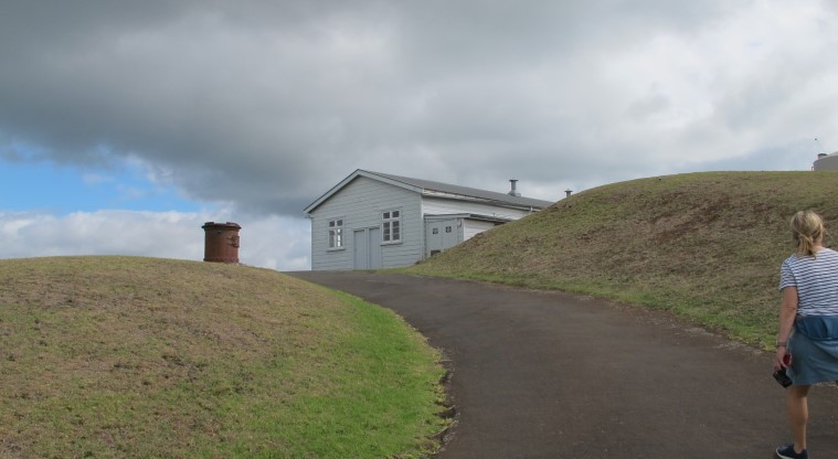 Maungaukia / North Head Path – Path leading up to the former defence force buildings.