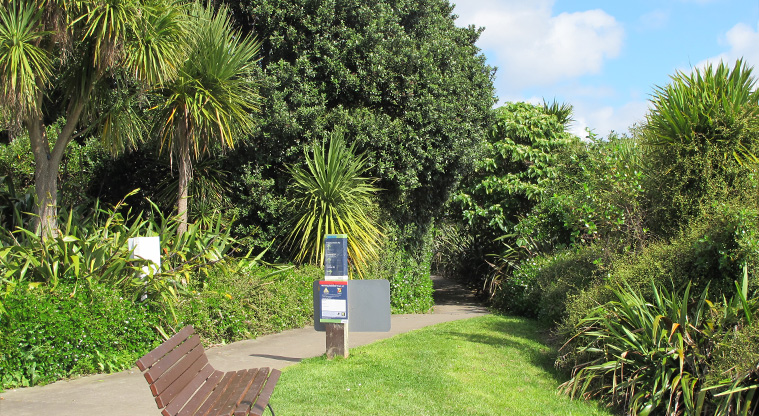 Ōrākei Basin Path - The start of the path.