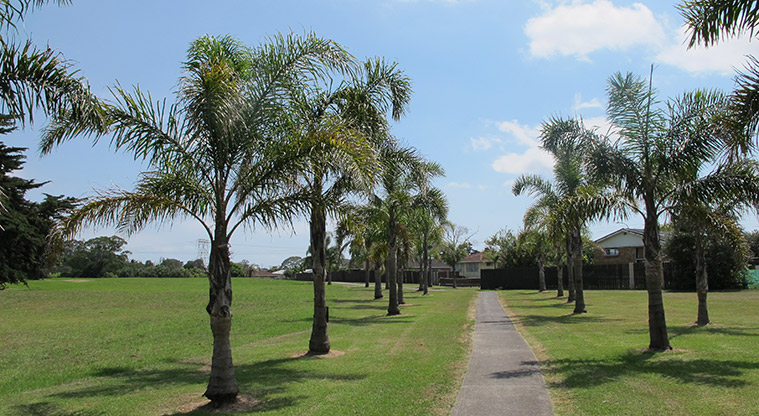 Ōtara Path - Path start through Ōtara Creek Reserve.