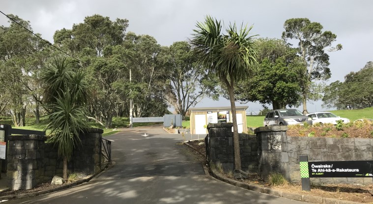 Ōwairaka / Te Ahi-kā-a-Rakataura / Mt Albert Path - Entrance to the summit at the top of Summit Drive, Mt Albert.