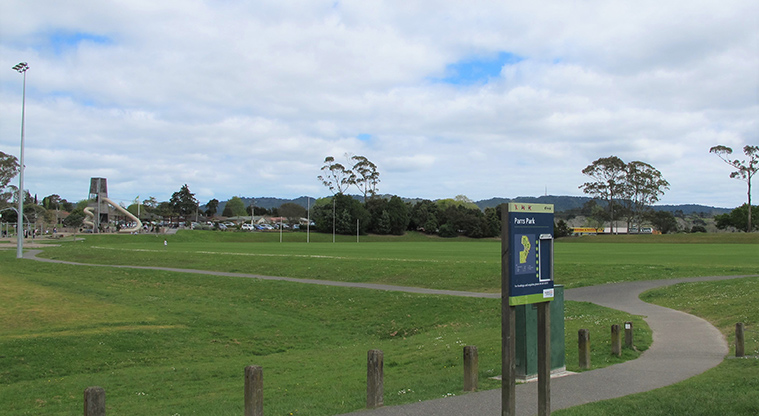 Parrs Park Path - Path start at edge of car park.