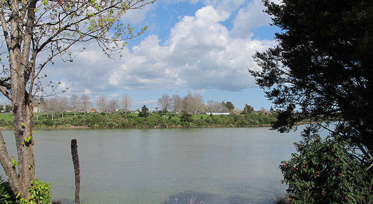 Pāhurehure Esplanade Path – Views over the inlet from northern side.