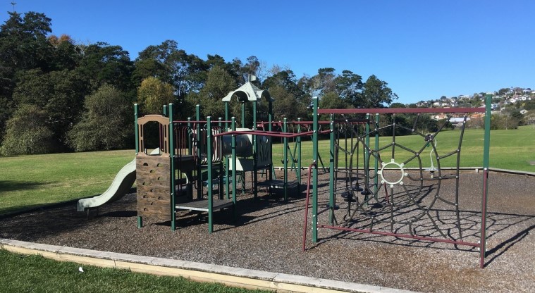 Stanmore Bay Path – Children’s playground.
