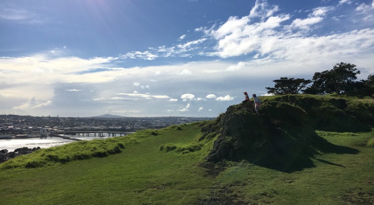 Te Pane o Mataoho / Te Ara Pueru / Māngere Mountain Path - Great views over the Manukau Harbour.