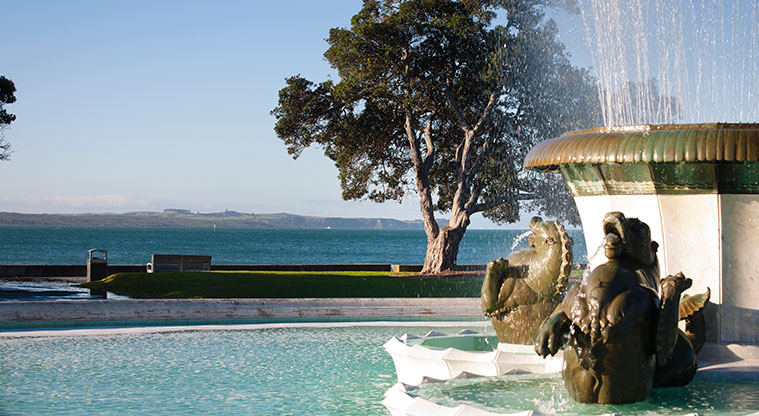 Tamaki Drive Coastal Path - Mission Bay fountain.