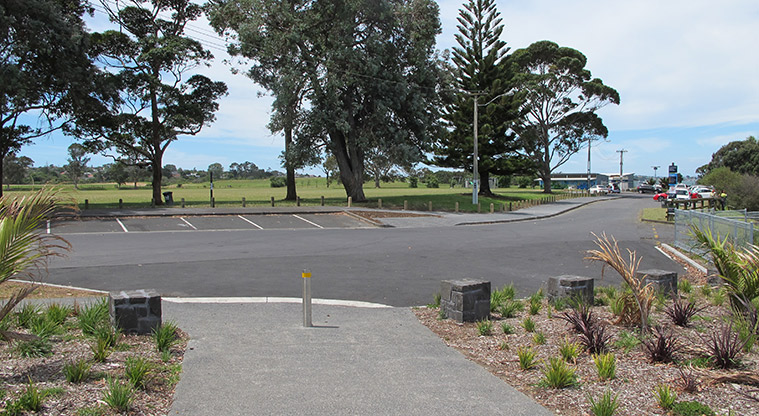 Tāmaki Path - Path crossing across Pt England Road.
