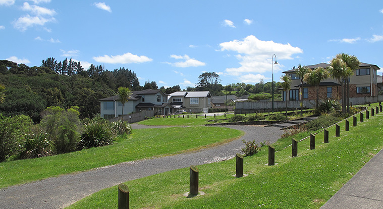 Tōtara Bridle Path - Path start from Dawood Place.